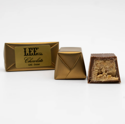 Lee Schokolade mit Haselnusscreme und Haselnuss