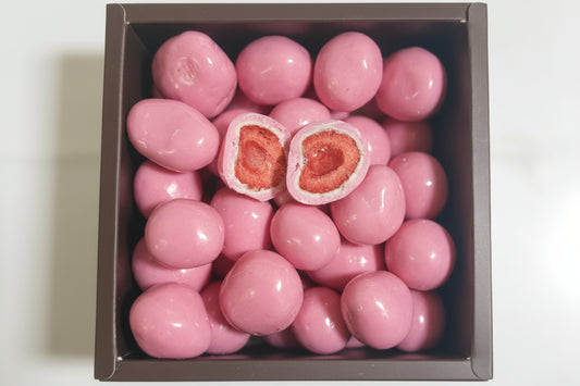 Gefriergetrocknete Erdbeeren mit Vollmilchschokoladenüberzug