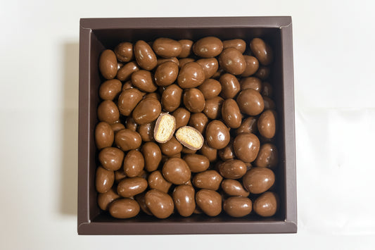 Kekse-Dragee mit Vollmilchschokolade-Überzug