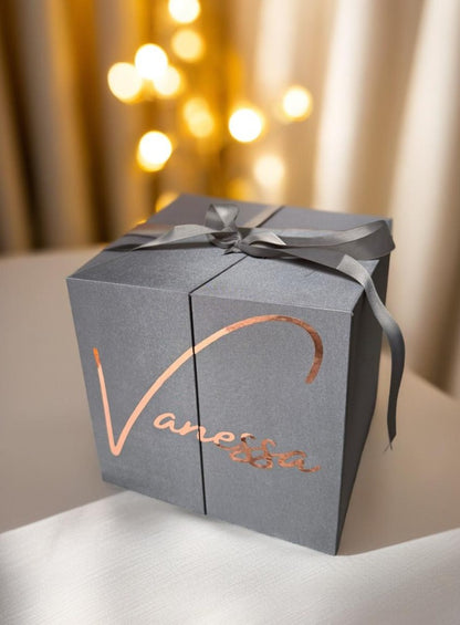 Elegante Herz-Geschenkbox mit Rosen und Schokolade